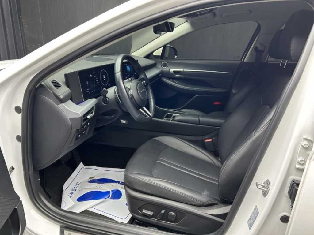 Hyundai Sonata — photo 06