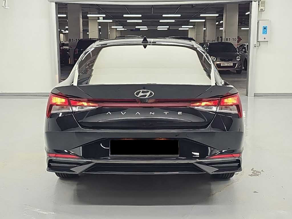 Hyundai Avante — photo 03