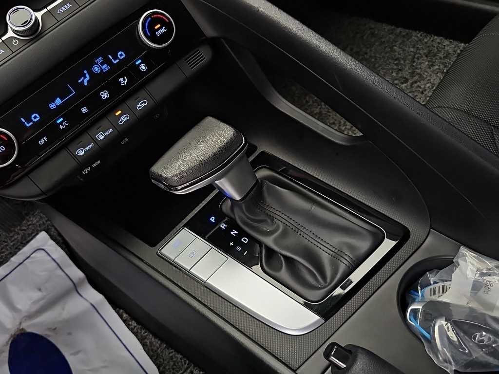Hyundai Avante — photo 08