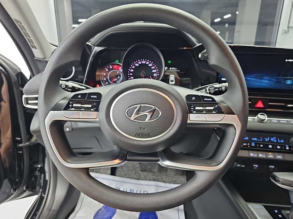 Hyundai Avante — photo 09