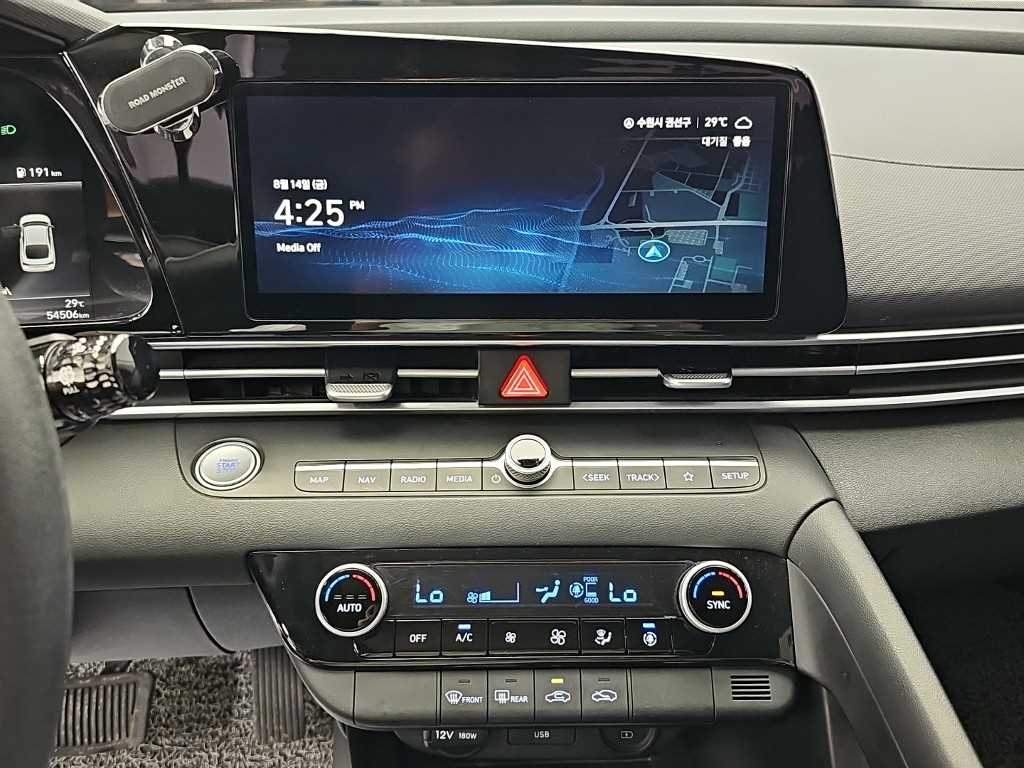 Hyundai Avante — photo 10