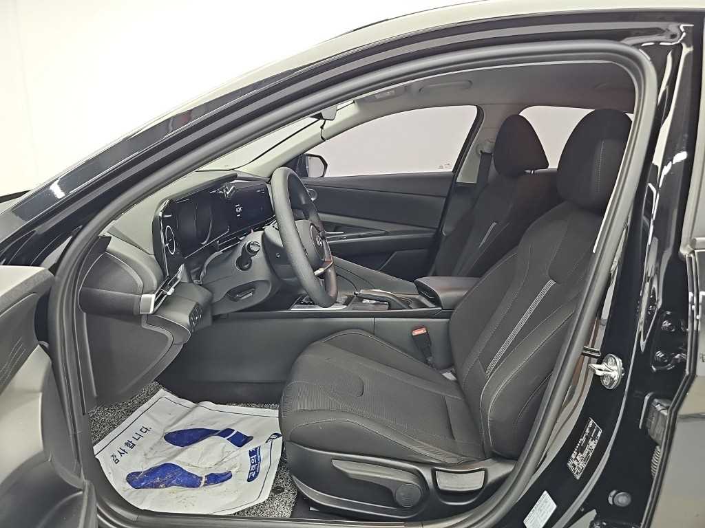 Hyundai Avante — photo 11