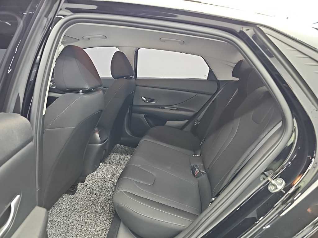 Hyundai Avante — photo 12