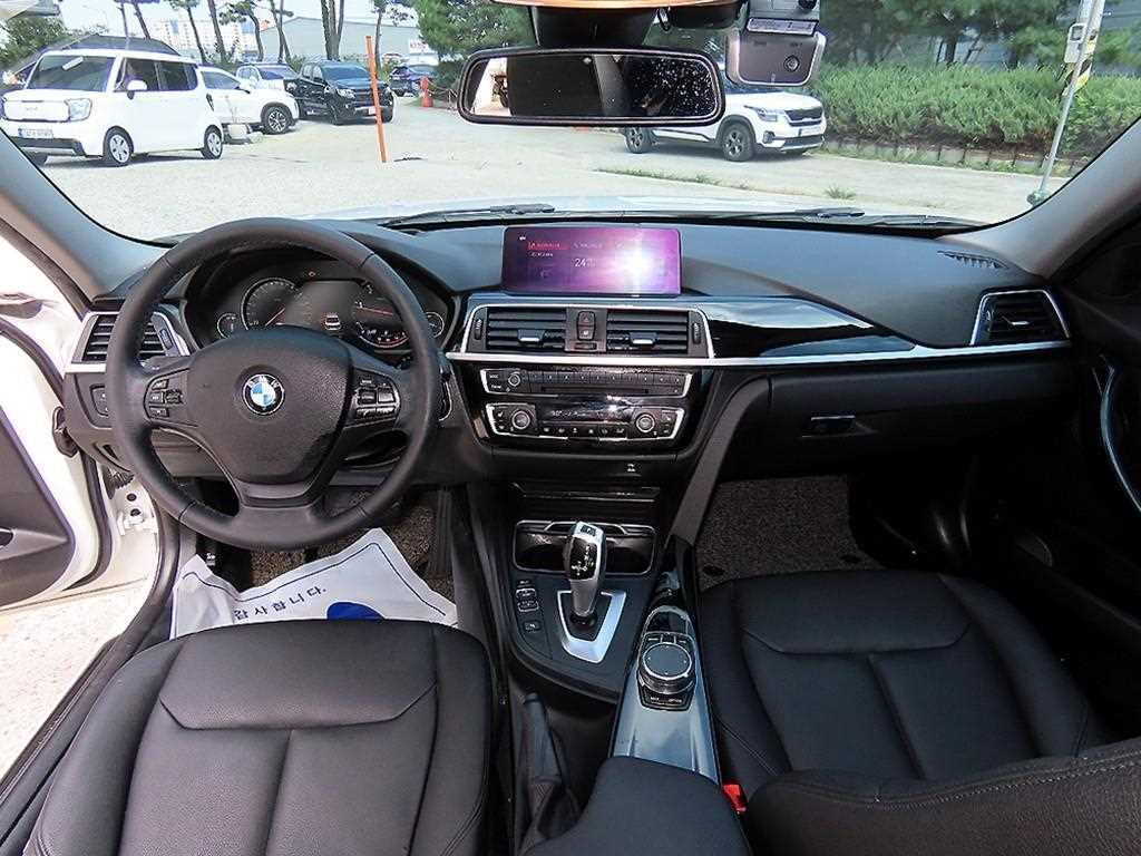 BMW 3-Series — photo 07
