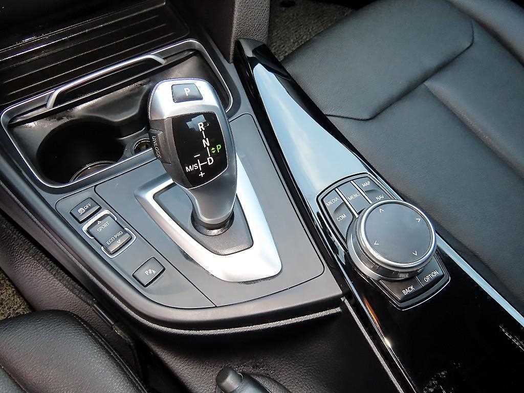 BMW 3-Series — photo 11