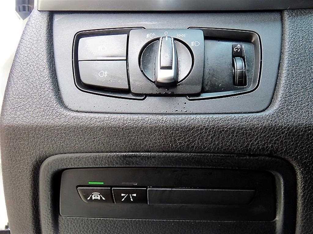 BMW 3-Series — photo 13