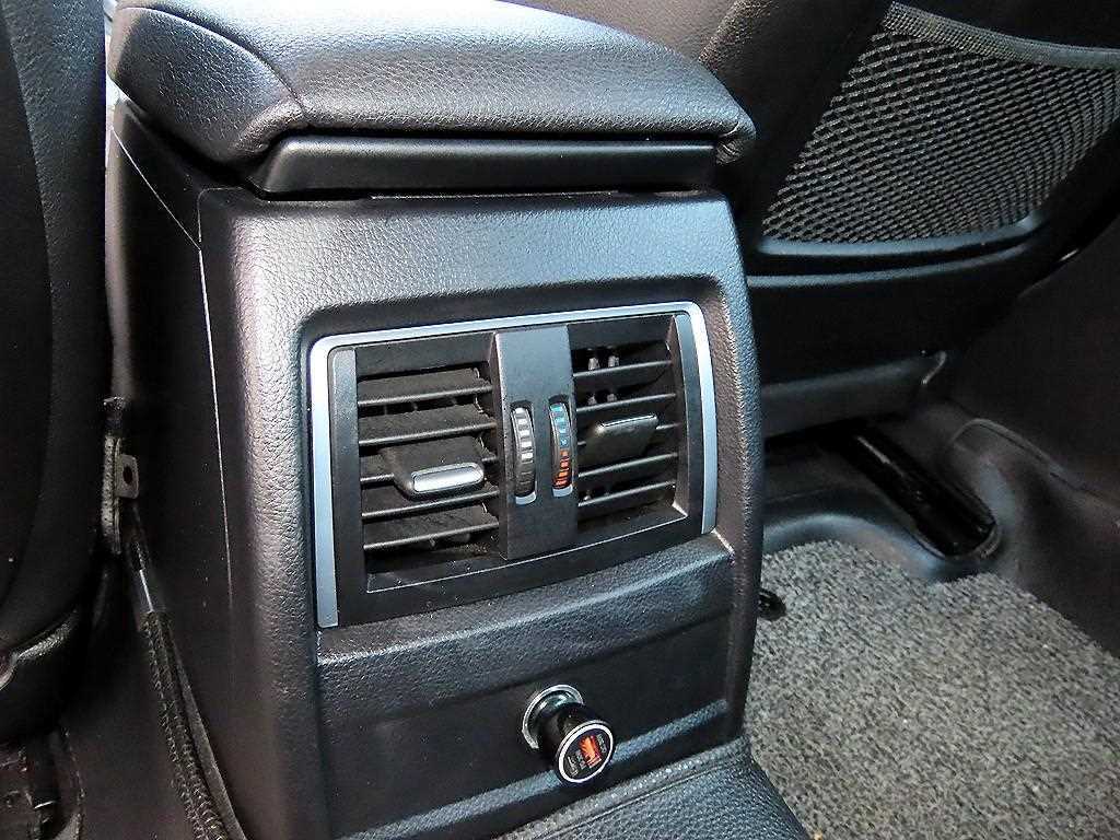 BMW 3-Series — photo 17