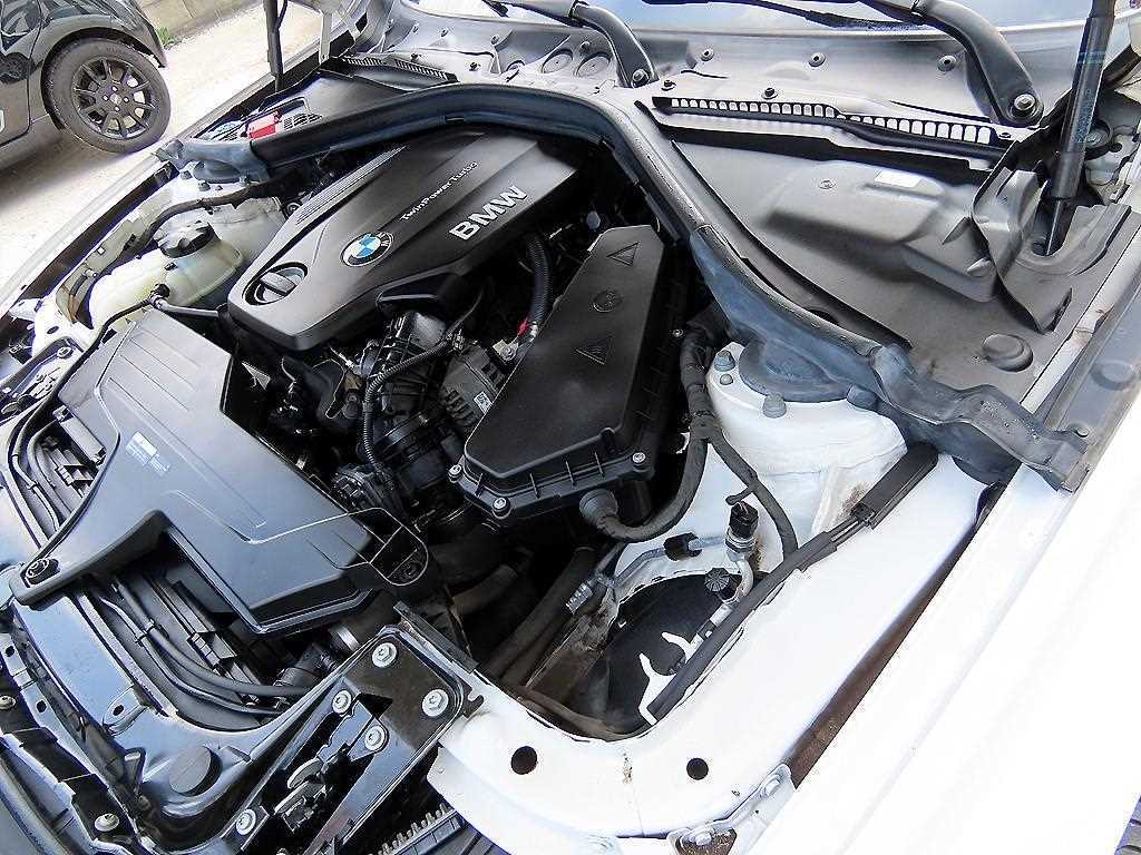 BMW 3-Series — photo 19