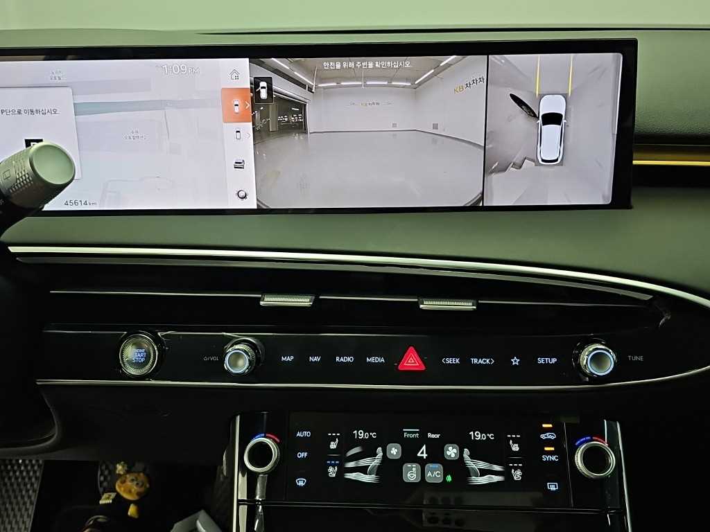Genesis GV70 — photo 10