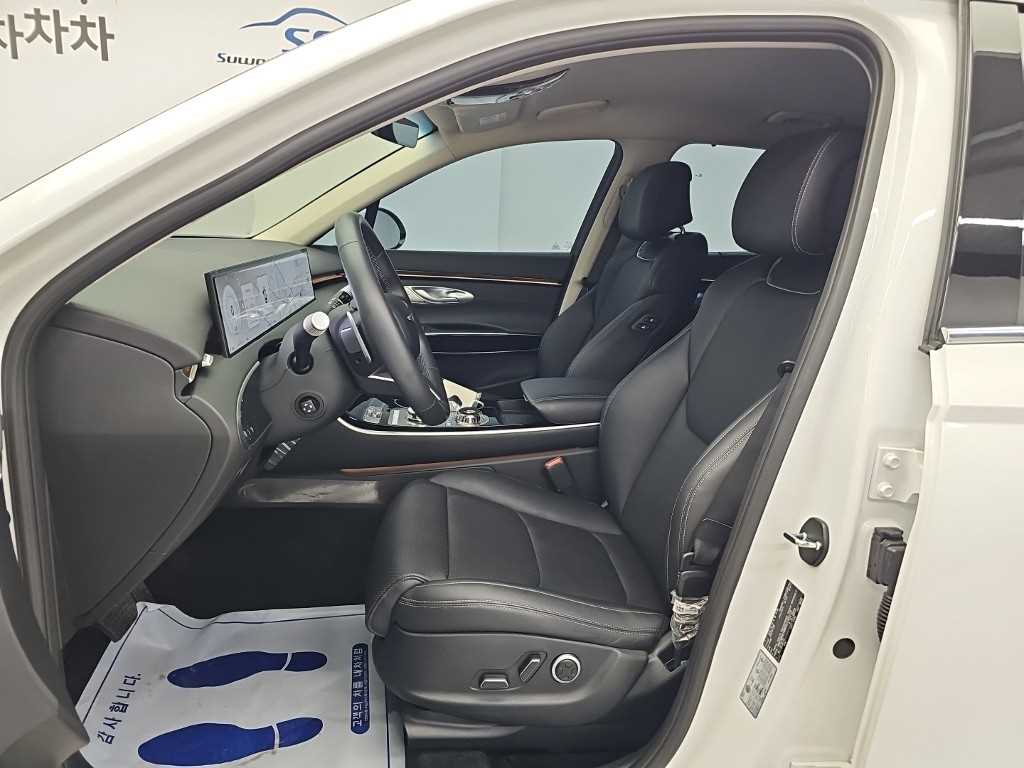 Genesis GV70 — photo 11