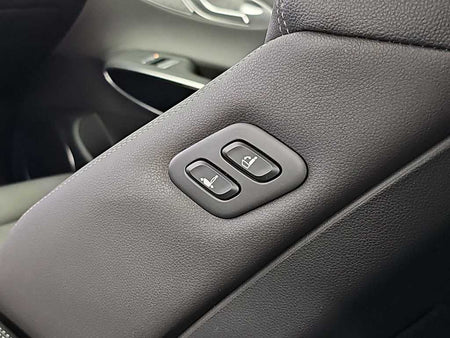 Genesis GV70 — photo 13