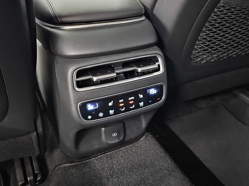 Genesis GV70 — photo 14