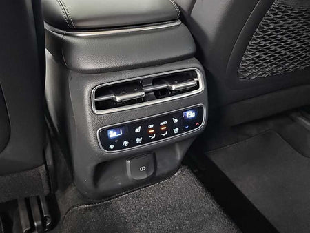 Genesis GV70 — photo 14