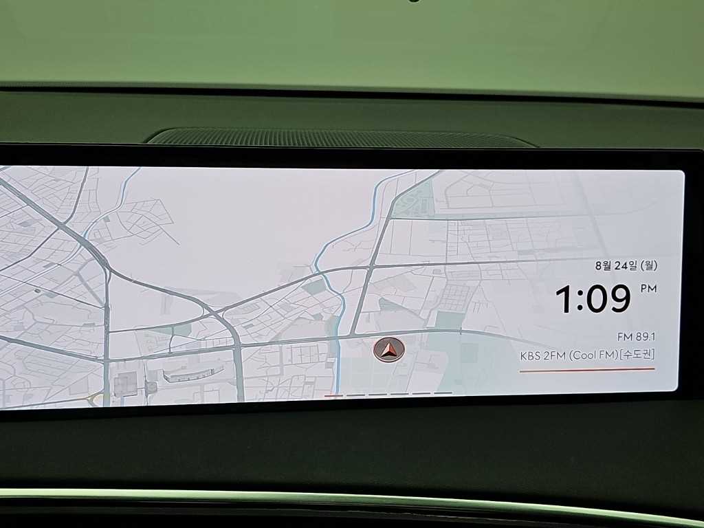 Genesis GV70 — photo 15