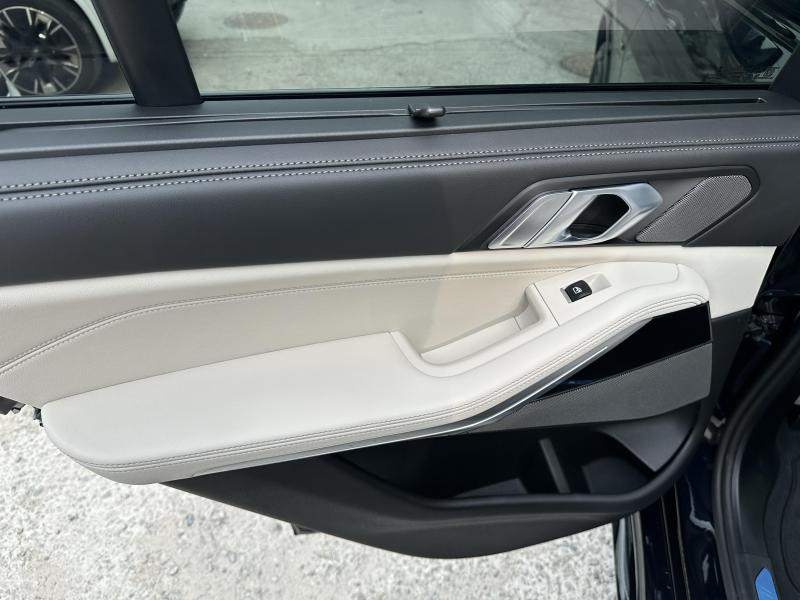 BMW X5 — photo 06