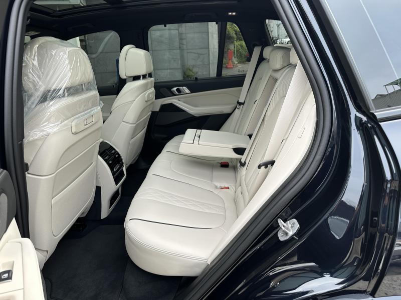 BMW X5 — photo 08