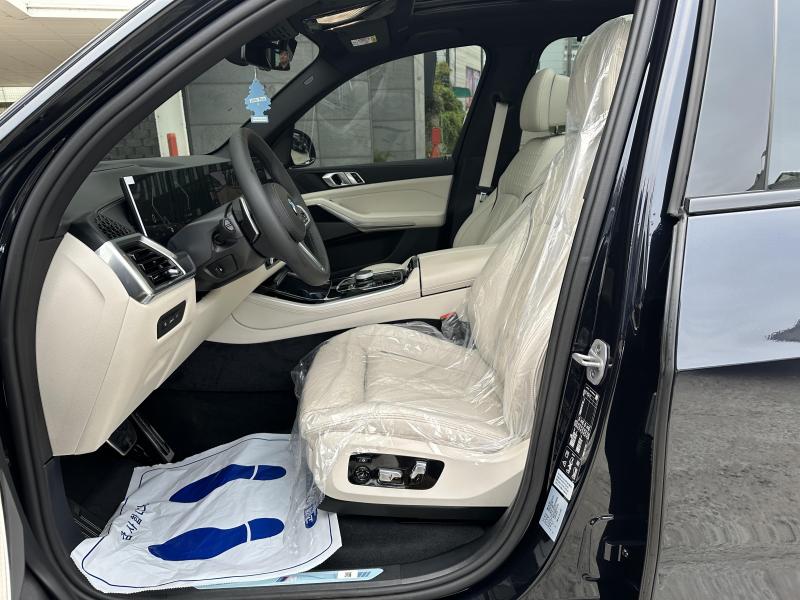 BMW X5 — photo 12