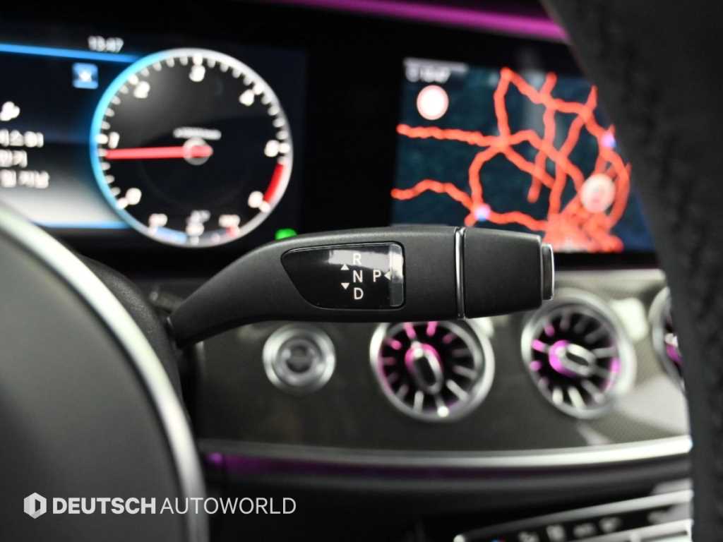 Mercedes-Benz CLS-Class — photo 09