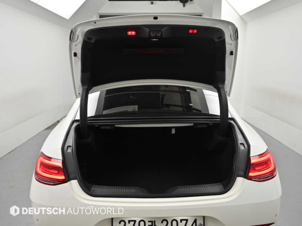 Mercedes-Benz CLS-Class — photo 20