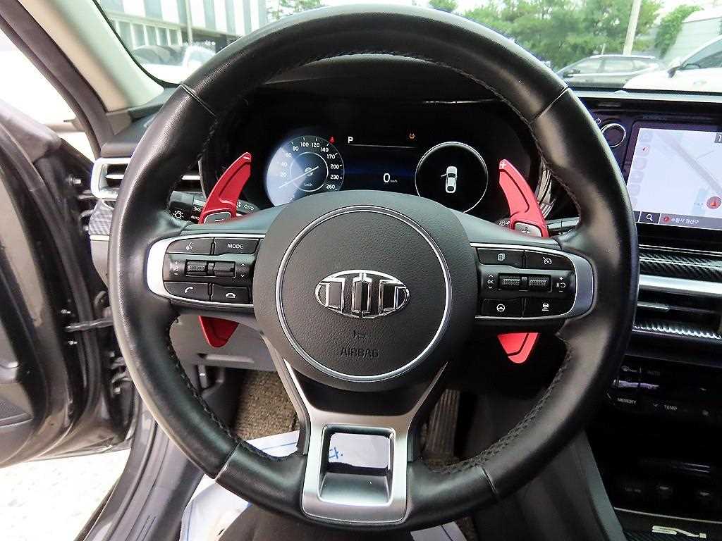 Kia K5 — photo 08