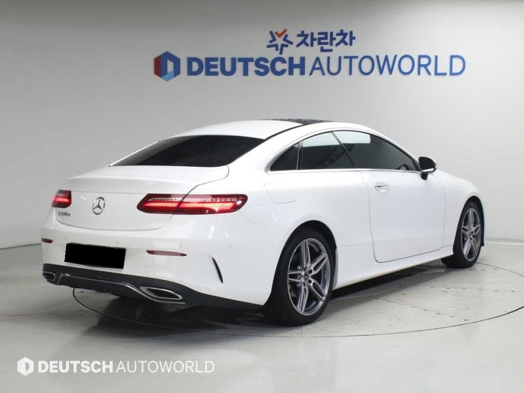 Mercedes-Benz E-Class — photo 02