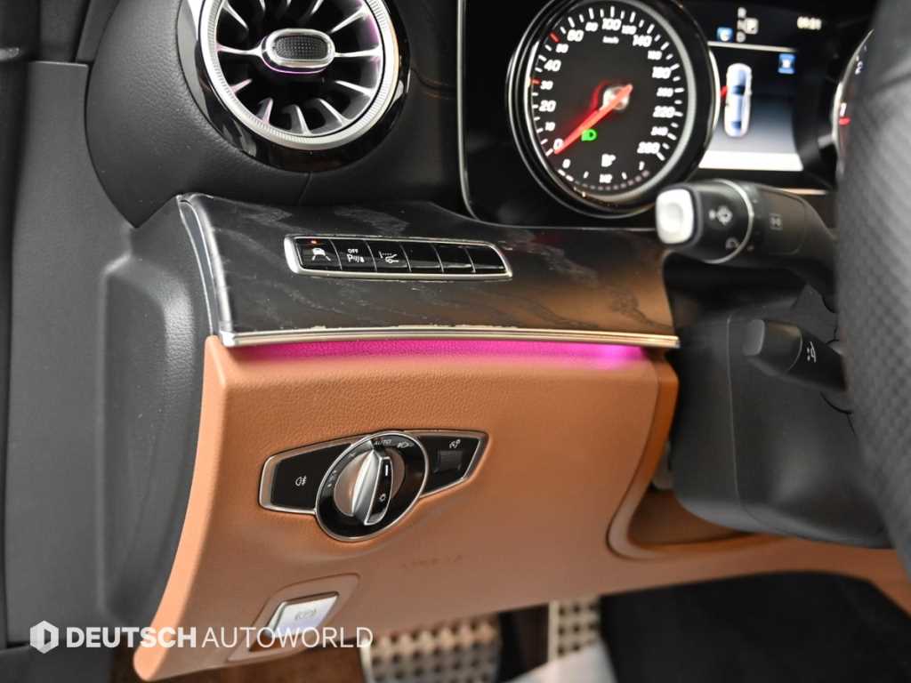 Mercedes-Benz E-Class — photo 07
