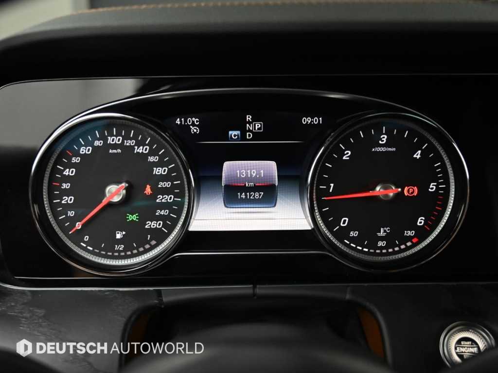 Mercedes-Benz E-Class — photo 08