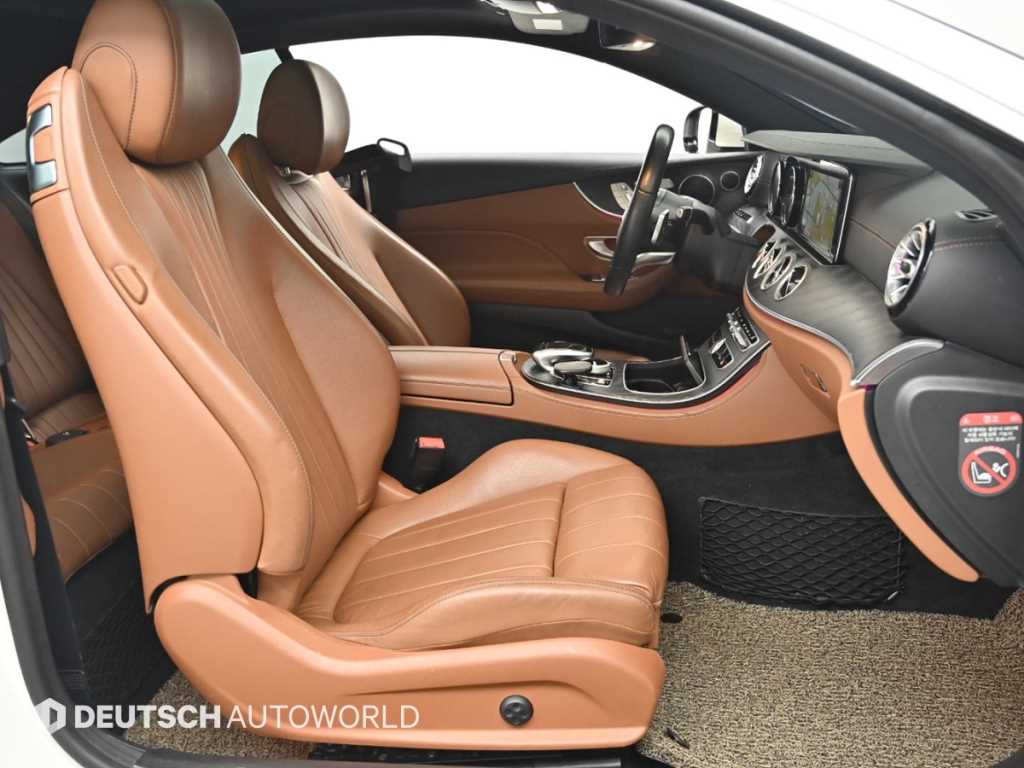 Mercedes-Benz E-Class — photo 10
