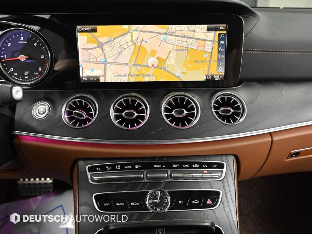 Mercedes-Benz E-Class — photo 14