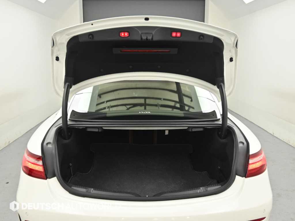 Mercedes-Benz E-Class — photo 20