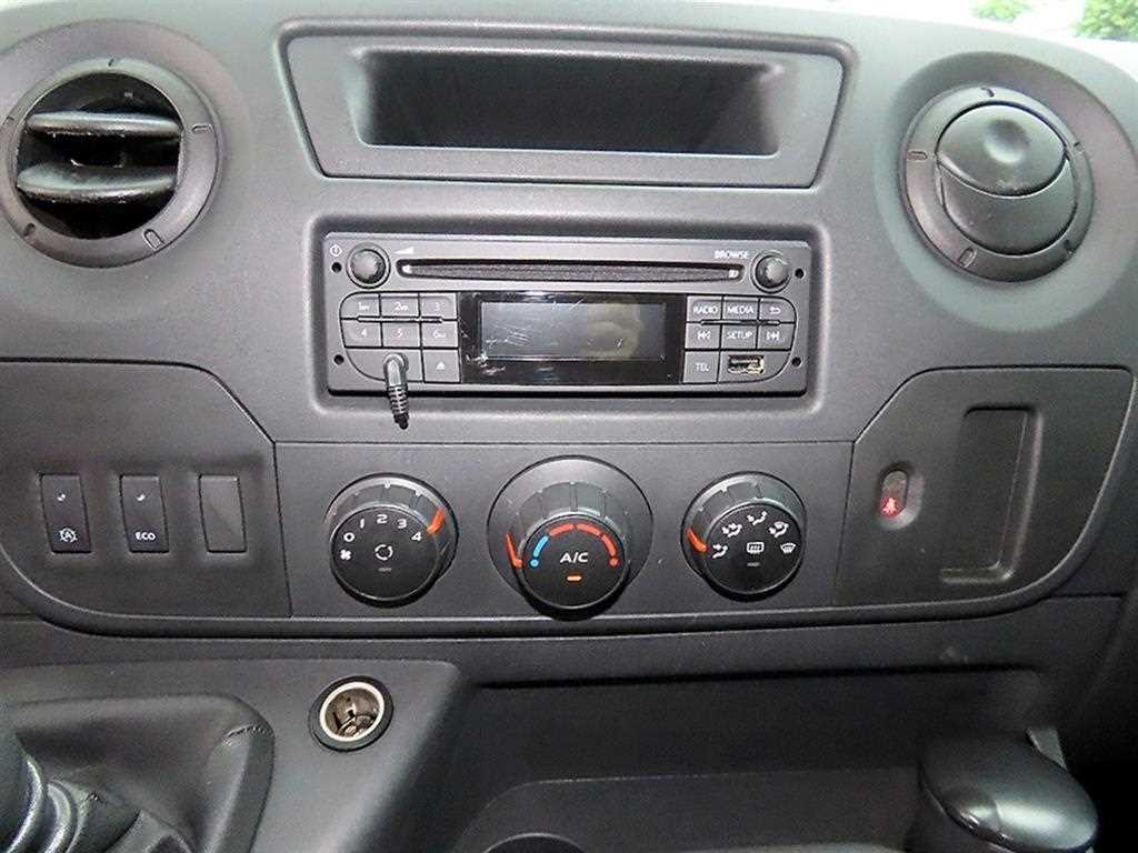 RENAULT Master — photo 13