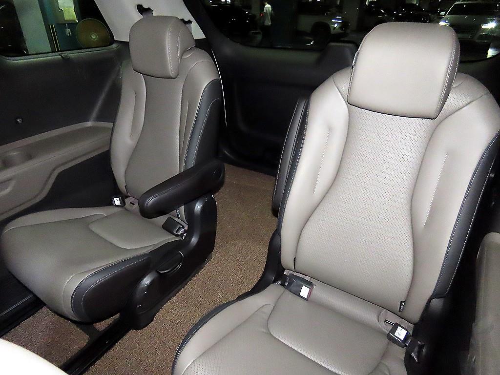 Kia Carnival — photo 08