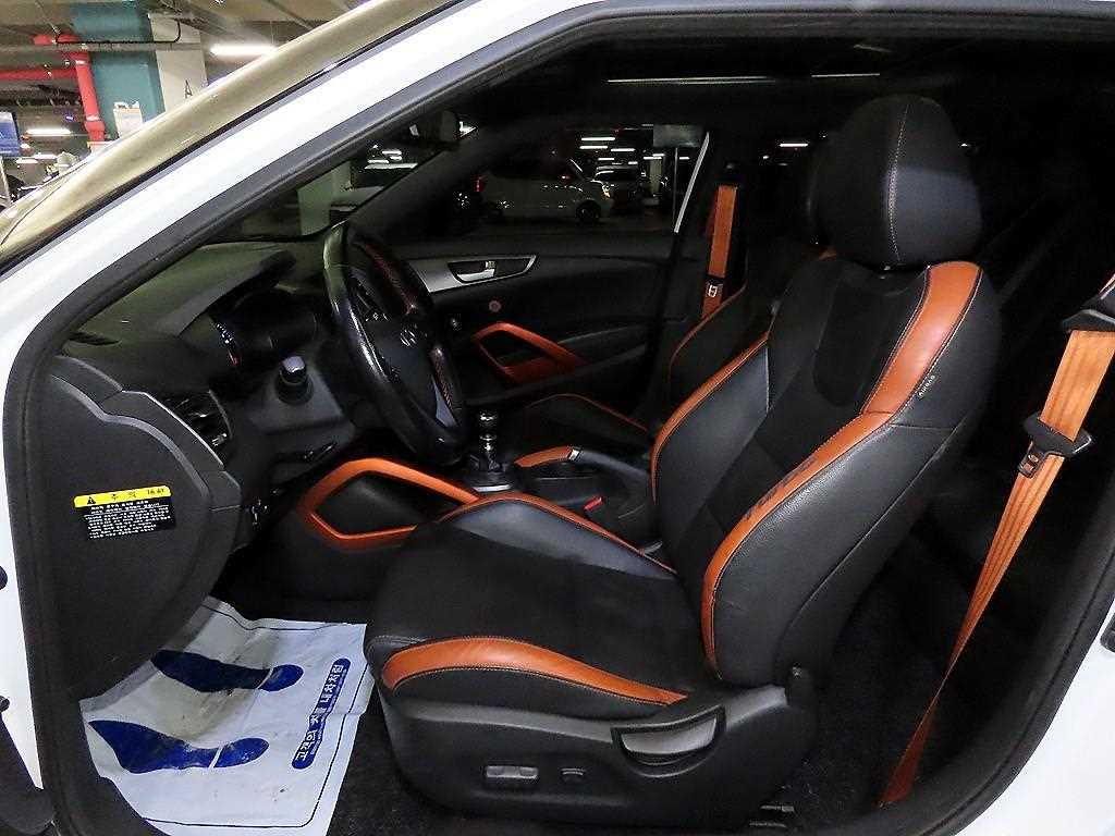Hyundai Veloster — photo 06