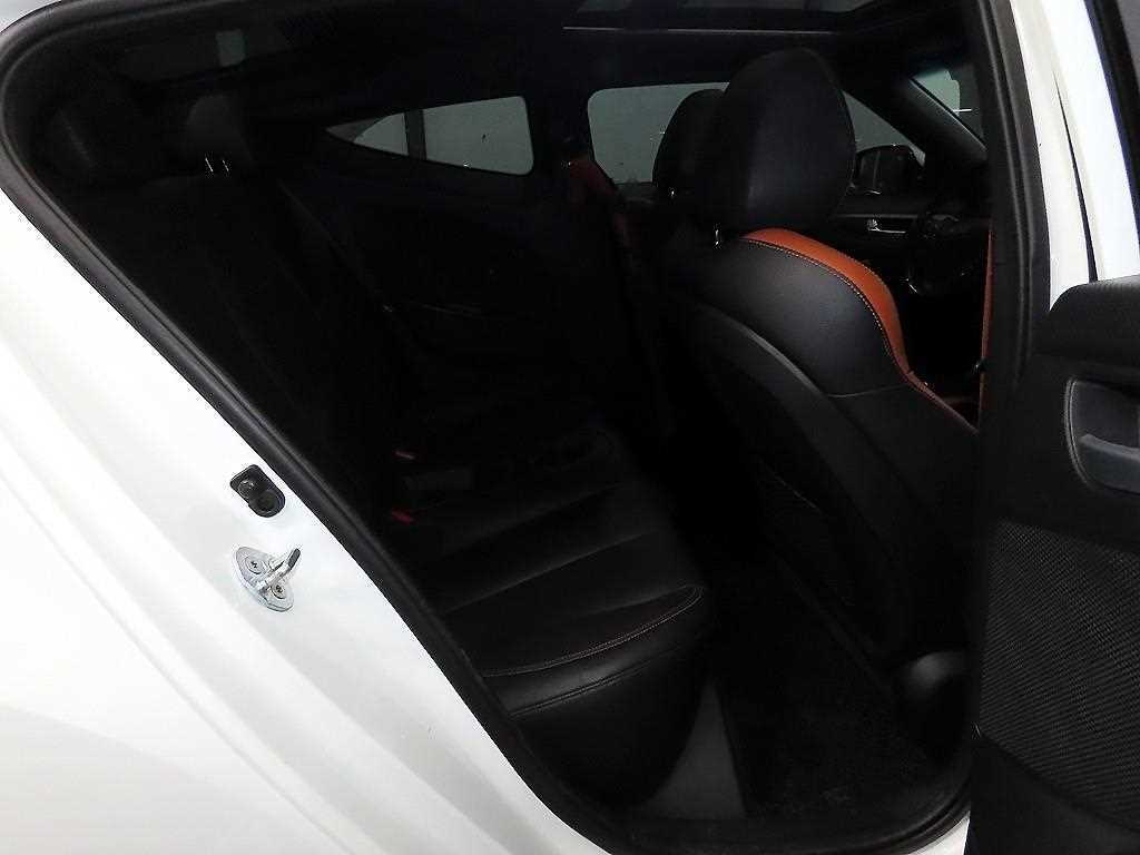 Hyundai Veloster — photo 07