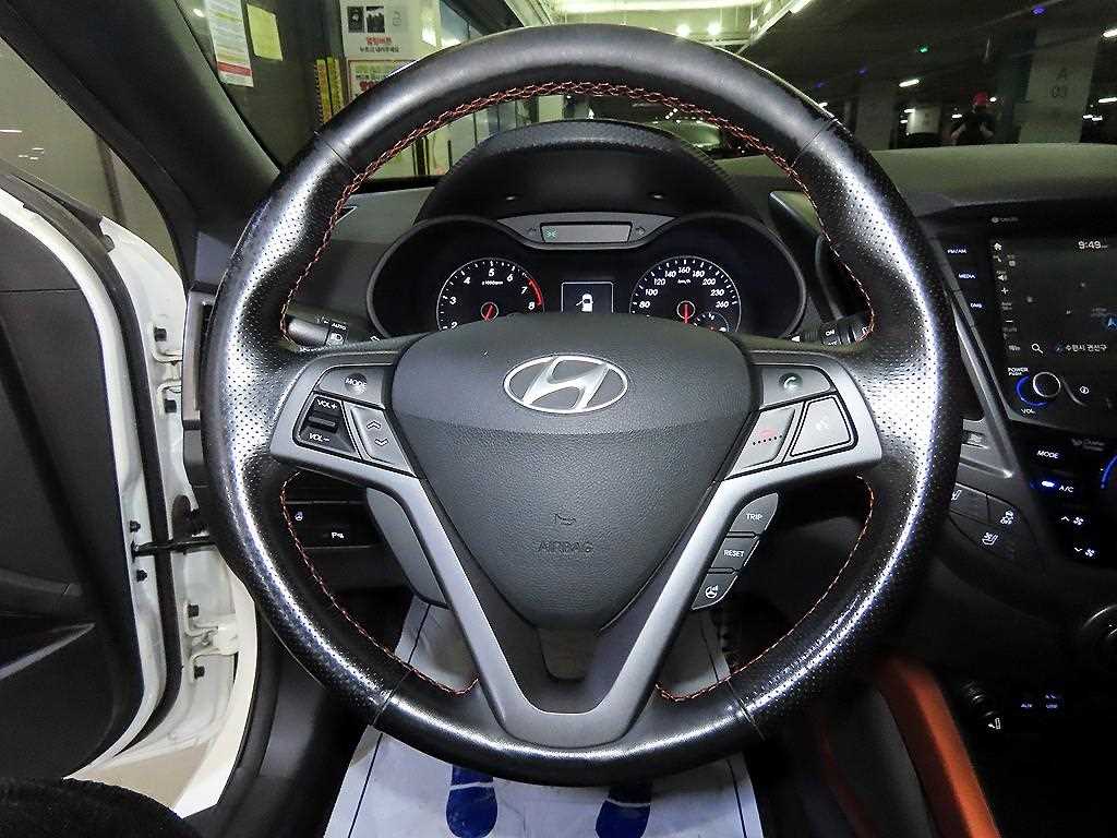 Hyundai Veloster — photo 08