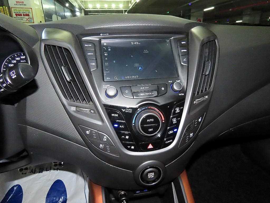 Hyundai Veloster — photo 11