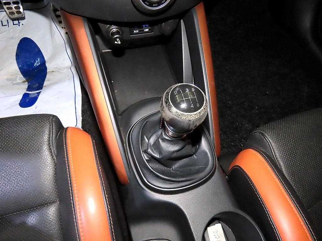 Hyundai Veloster — photo 12