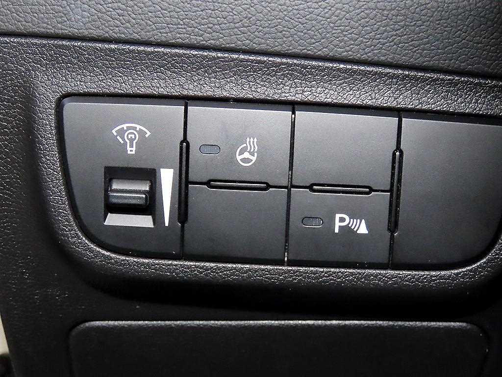 Hyundai Veloster — photo 14