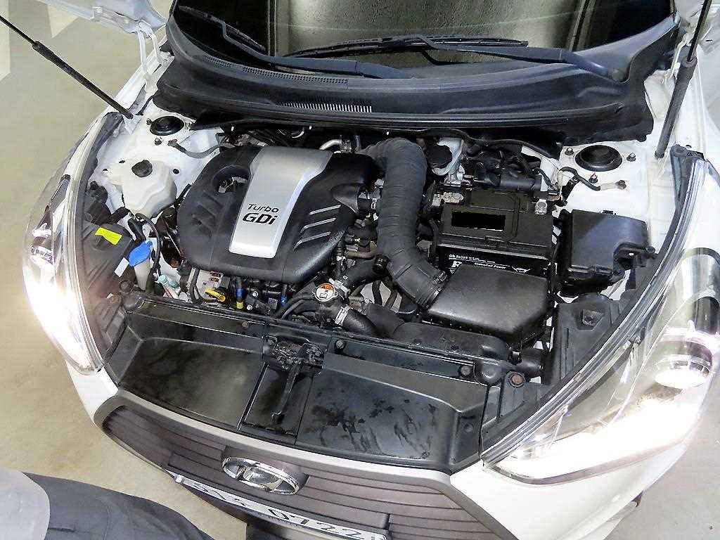 Hyundai Veloster — photo 19