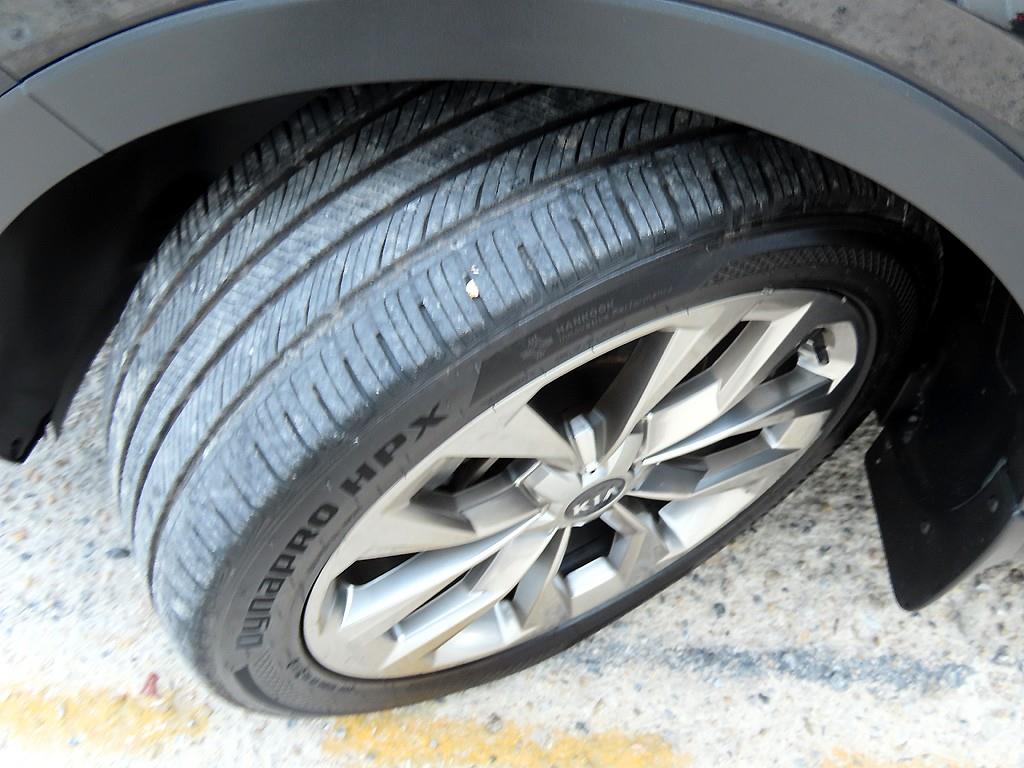 Kia Sorento — photo 20
