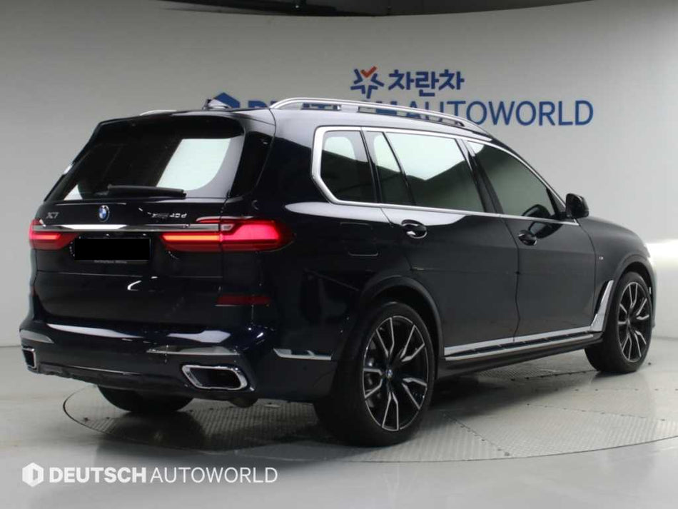 BMW X7 — photo 02