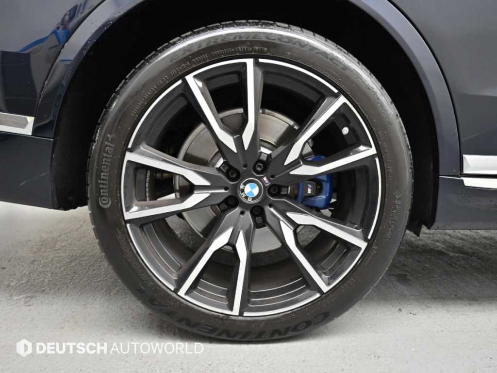 BMW X7 — photo 05