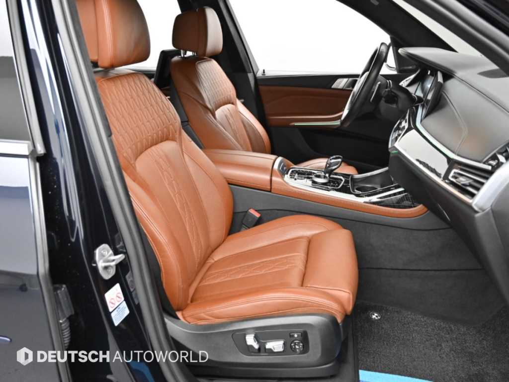 BMW X7 — photo 10