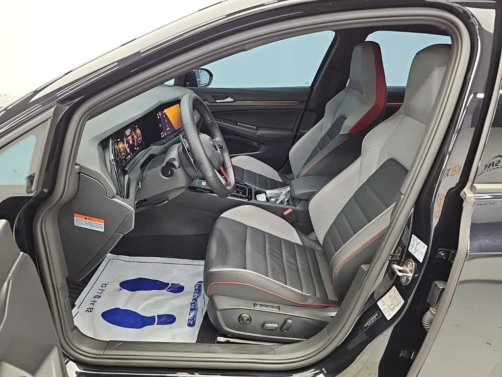 Volkswagen Golf — photo 11