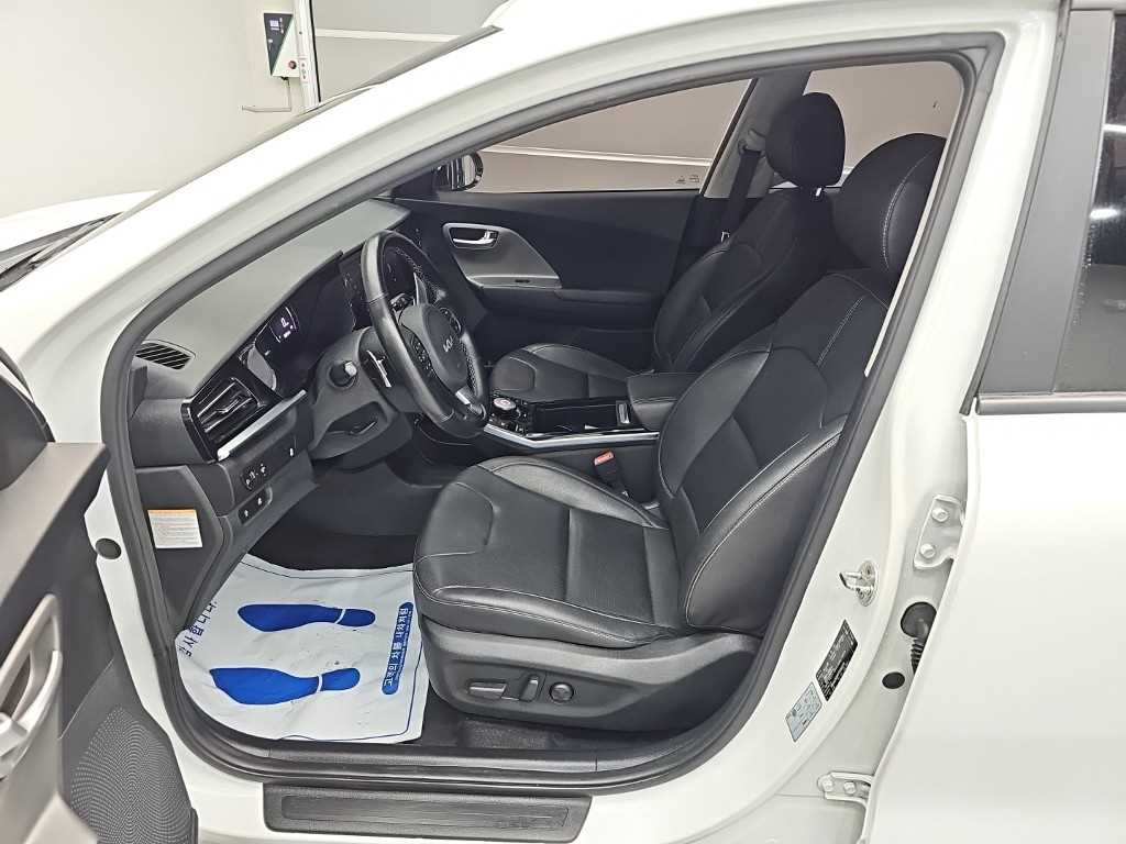 Kia Niro — photo 11