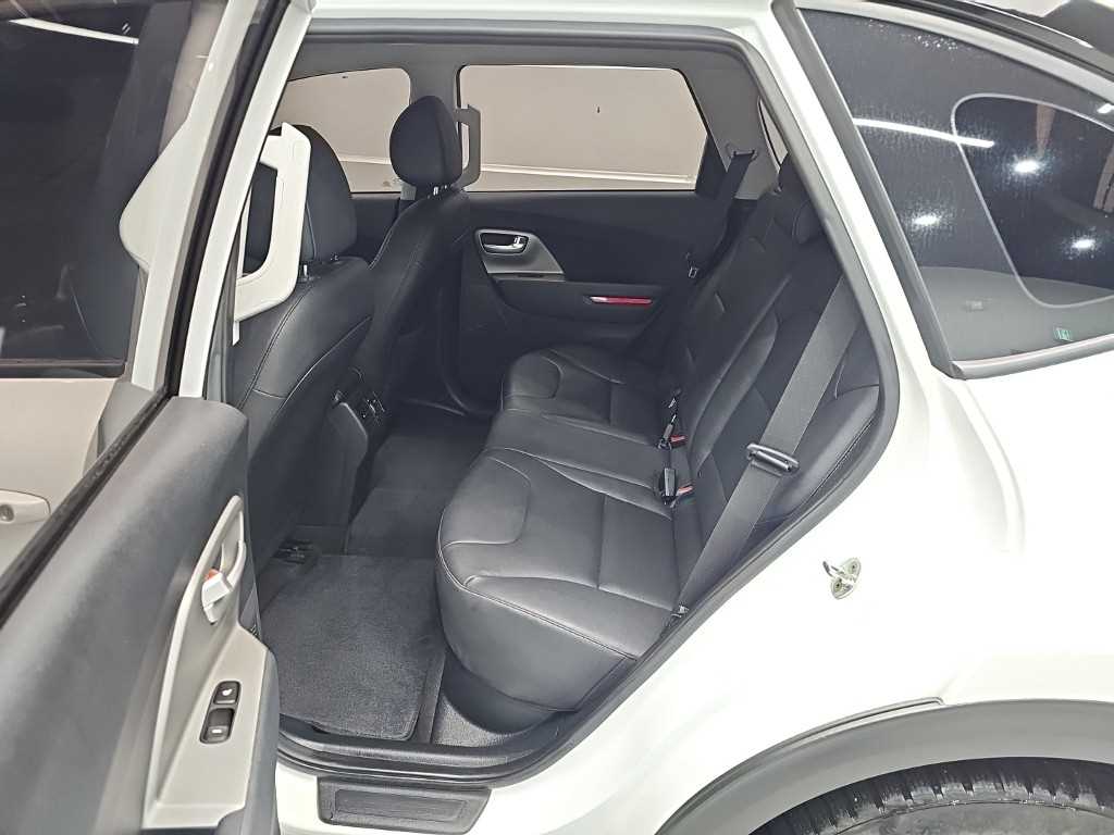 Kia Niro — photo 12