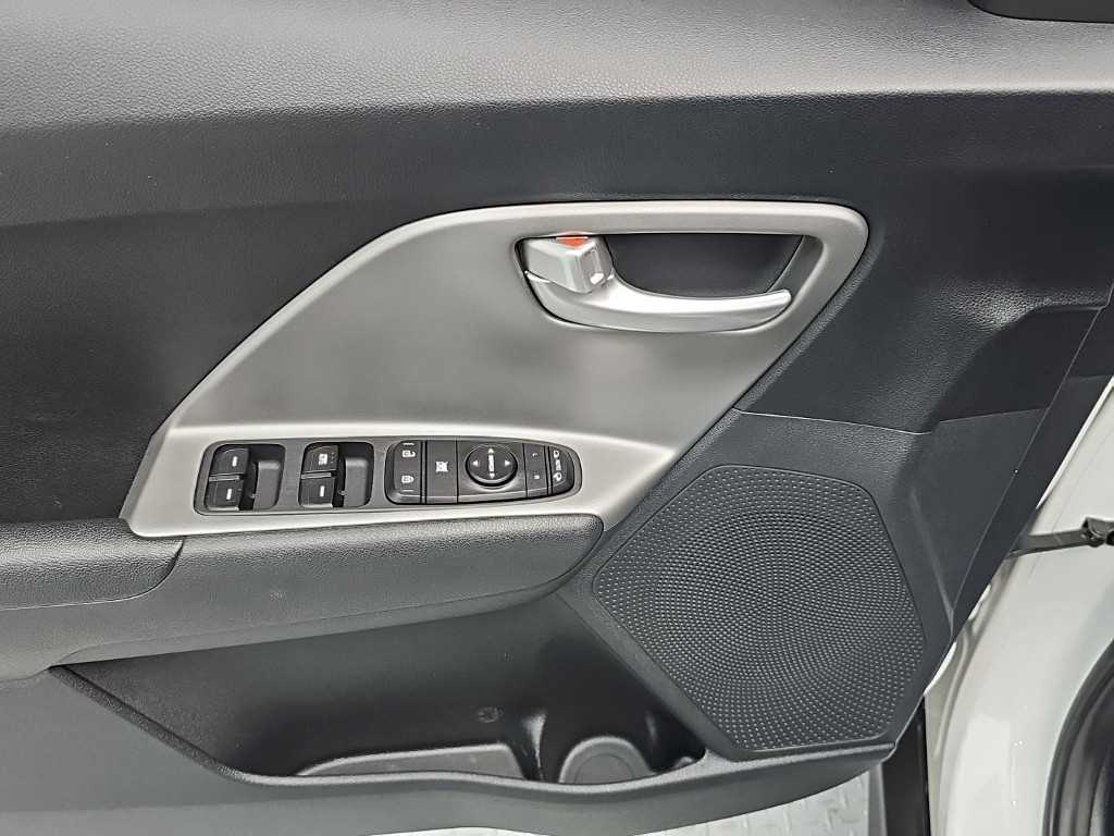 Kia Niro — photo 16