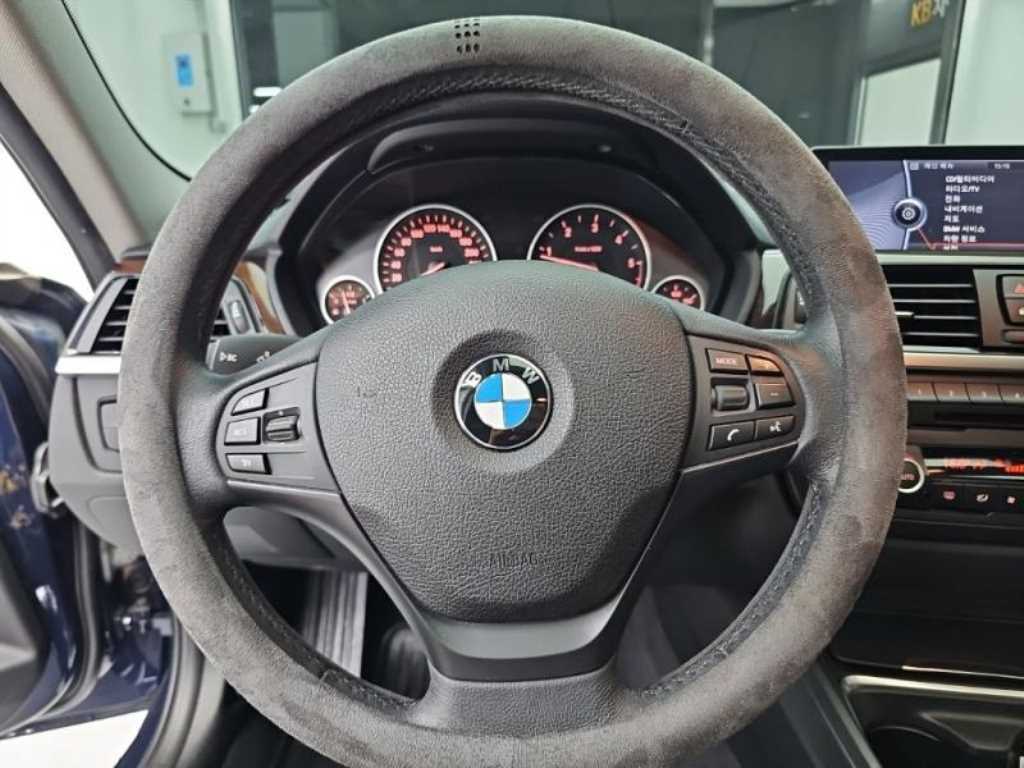 BMW 3-Series — photo 09
