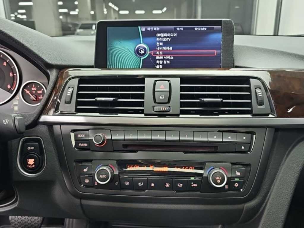 BMW 3-Series — photo 10