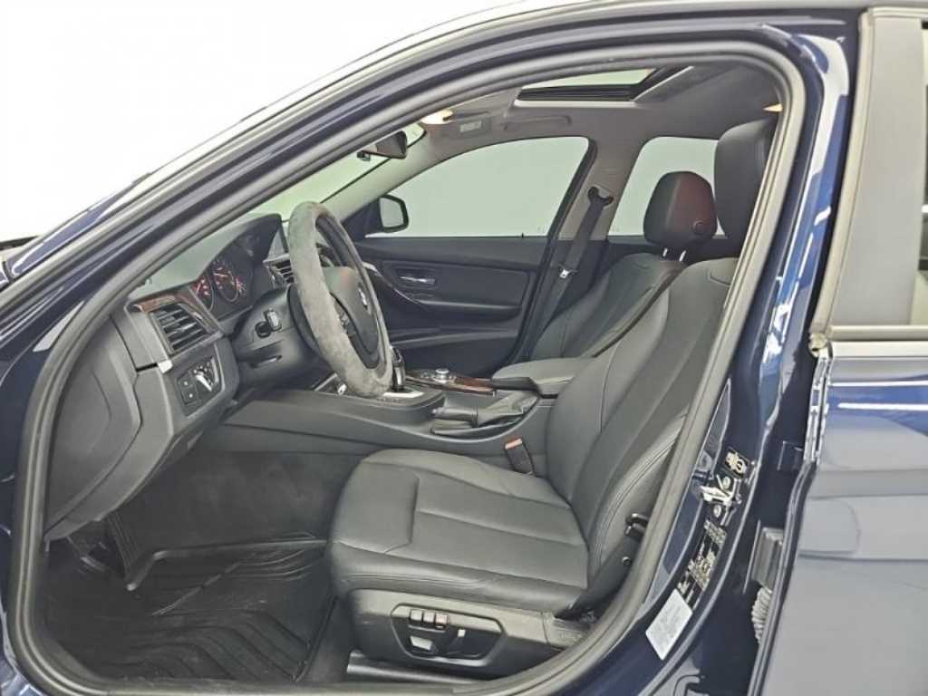 BMW 3-Series — photo 11
